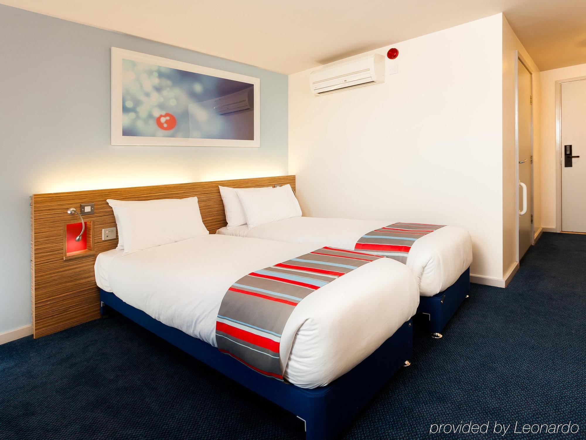 Travelodge Cameron Toll Hotel Edinburgh Bagian luar foto